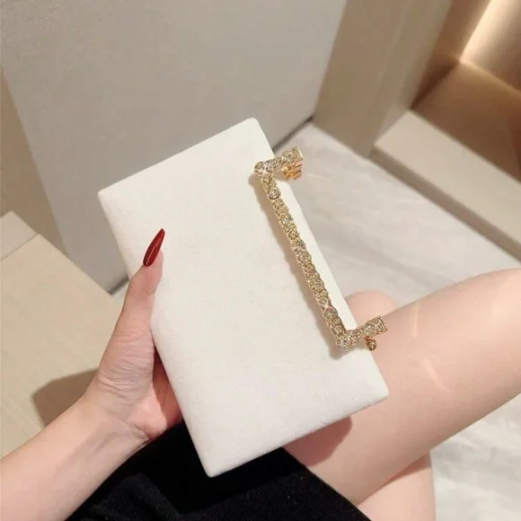 💎 Embellished Clutch 💎 - Picture 2 of 6